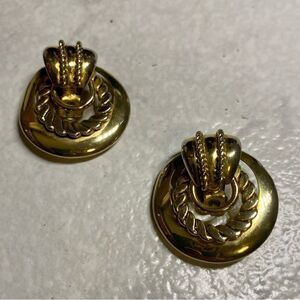 𝅺VINTAGE gold tone clip on earrings
